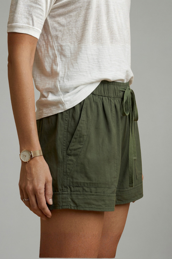 Women’s Shorts with Drawstring Waist and Relaxed Fit