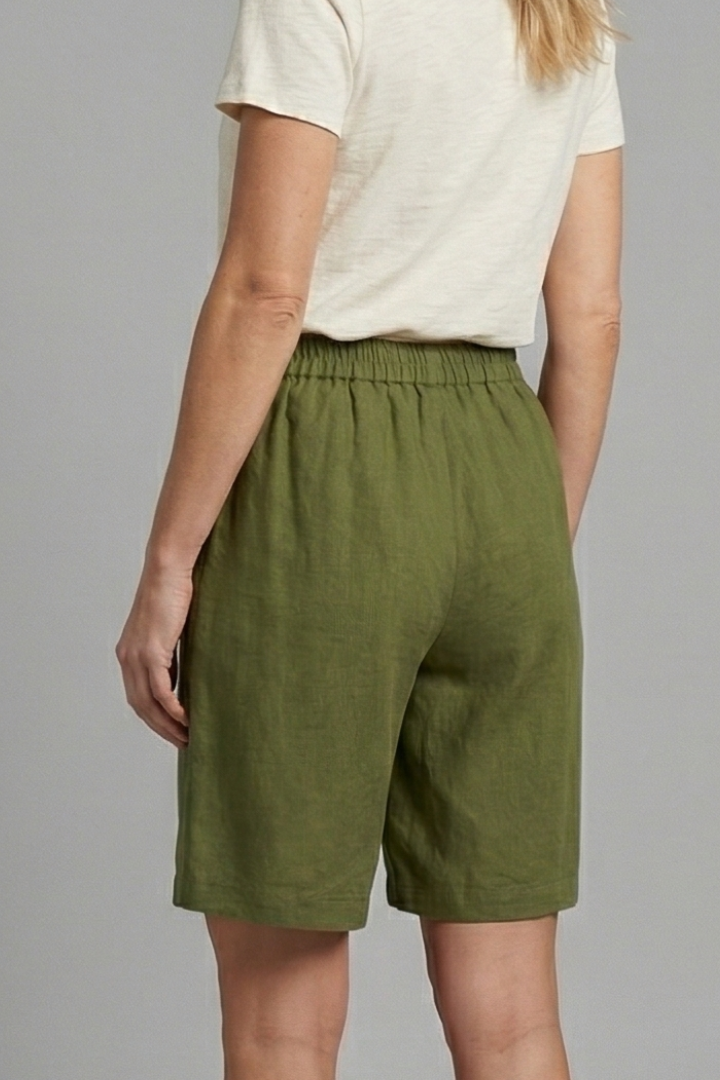 Women’s Shorts with Elastic Waistband and Side Pockets