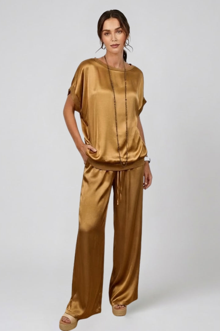 Women’s Two Piece Set with Straight Cut