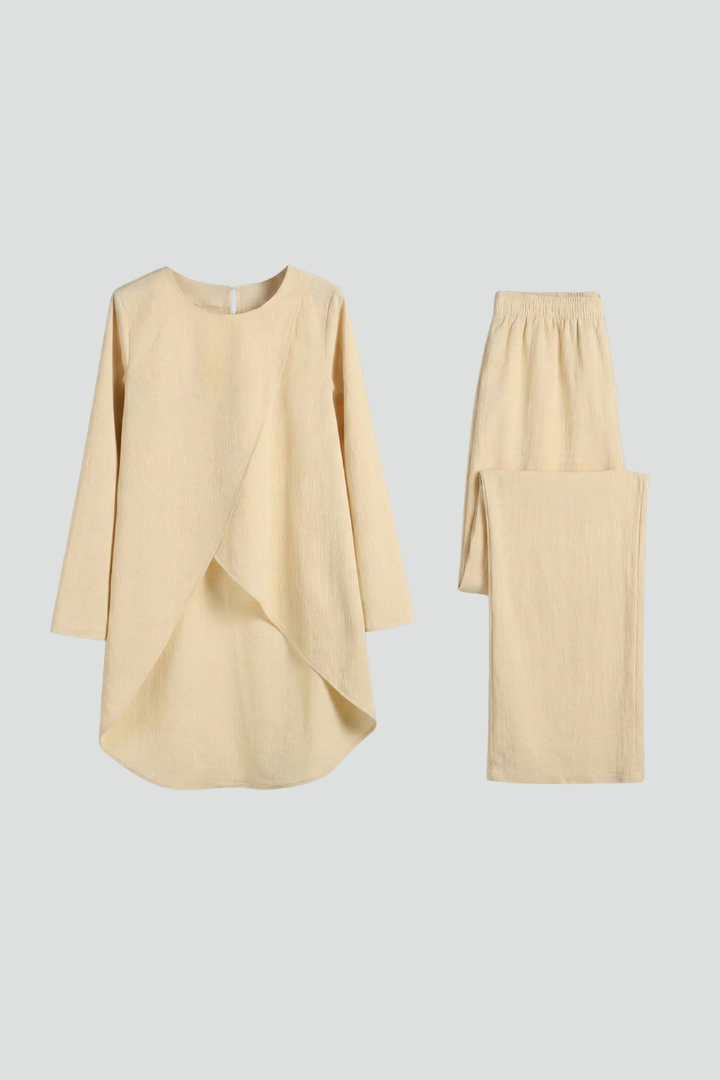 Women’s shirt and trousers set with long sleeves and straight-leg design