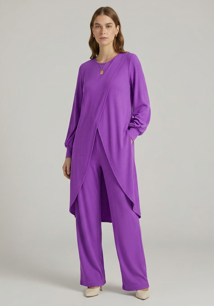 Women’s shirt and trousers set with long sleeves and straight-leg design