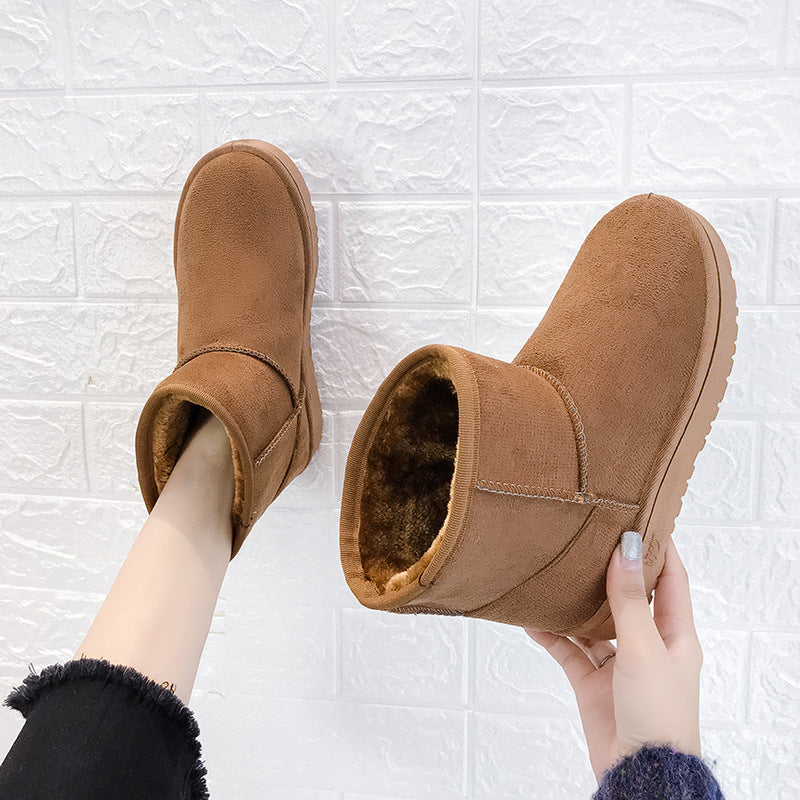 Women's snow boots in suede with faux fur trim and non-slip sole